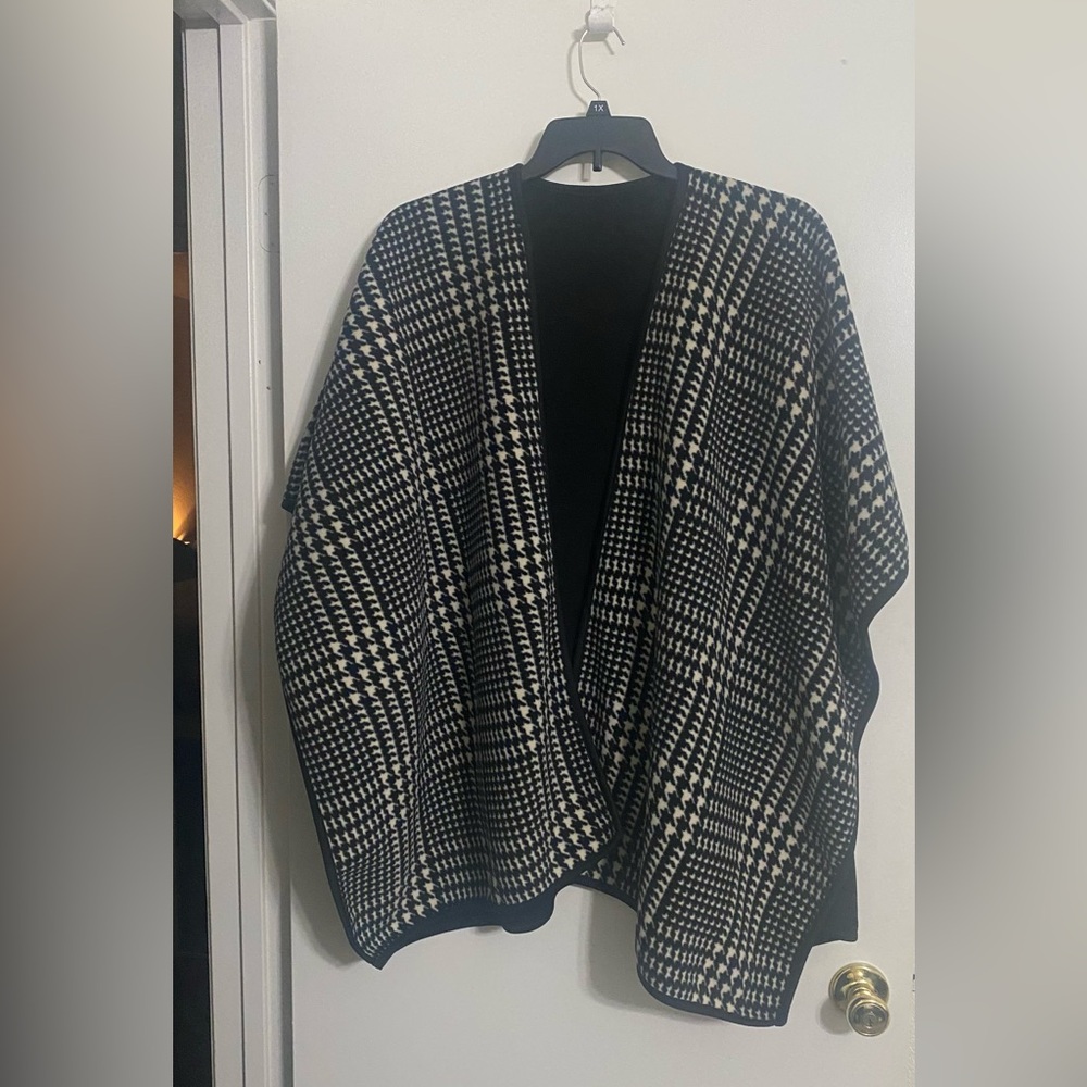 Source Unknown Black and White Plaid Poncho